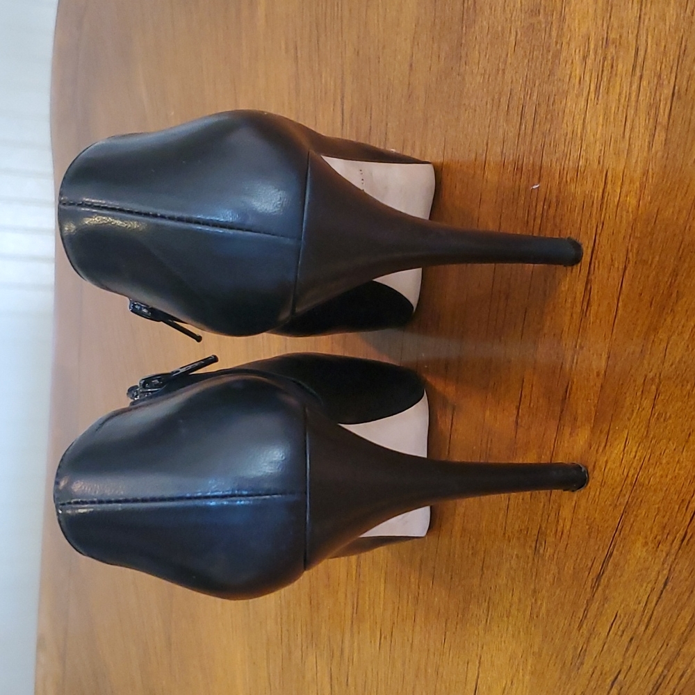 Brian Atwood bootie heel - Picture 3 of 8